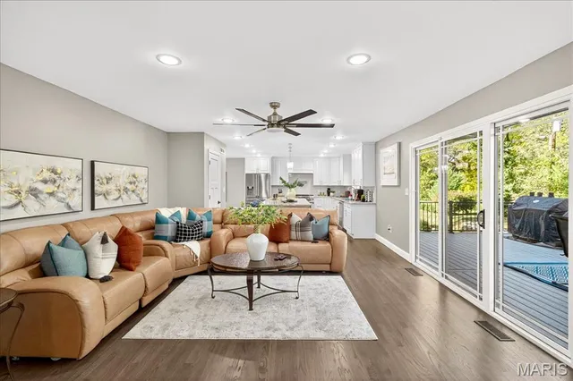 $1,050,000 | 8021 Bennett Avenue, Richmond Heights, MO 63117