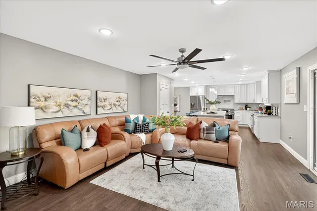 $1,050,000 | 8021 Bennett Avenue, Richmond Heights, MO 63117