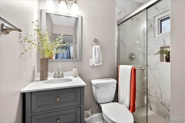 $1,050,000 | 8021 Bennett Avenue, Richmond Heights, MO 63117