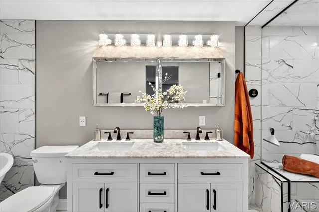 $1,050,000 | 8021 Bennett Avenue, Richmond Heights, MO 63117