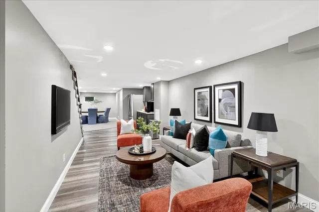 $1,050,000 | 8021 Bennett Avenue, Richmond Heights, MO 63117