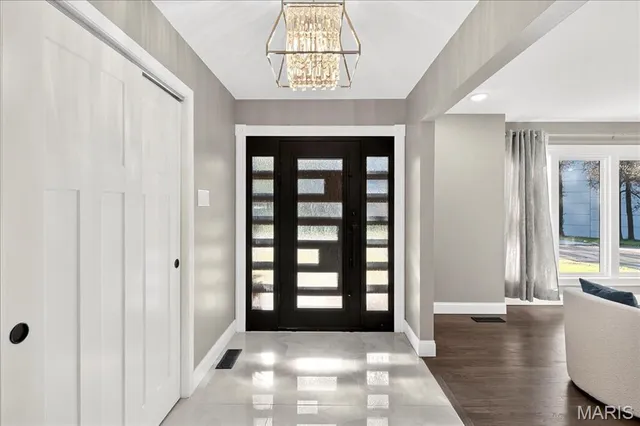 $1,050,000 | 8021 Bennett Avenue, Richmond Heights, MO 63117