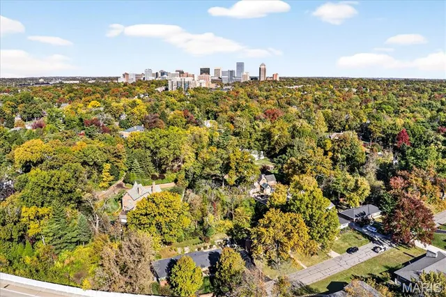 $1,050,000 | 8021 Bennett Avenue, Richmond Heights, MO 63117