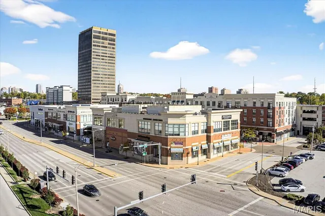 $1,050,000 | 8021 Bennett Avenue, Richmond Heights, MO 63117