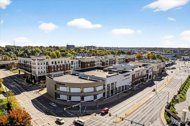 $1,050,000 | 8021 Bennett Avenue, Richmond Heights, MO 63117