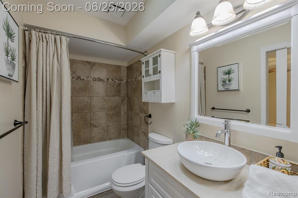 1665 Rosedale Street West Bloomfield, MI 48324 - Photo 16 of 40