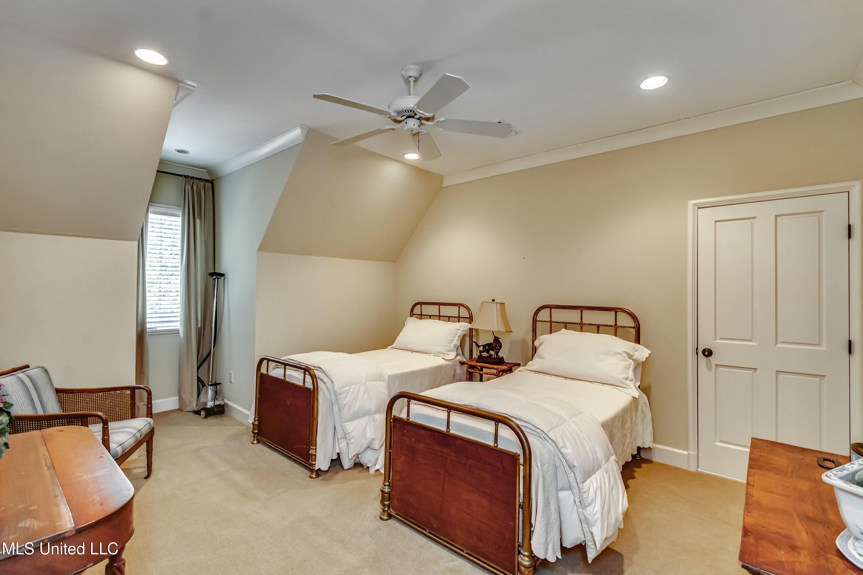 4156 Ridgewood Road Jackson, MS 39211 - Photo 48 of 68 3rd bedroom (upstairs)