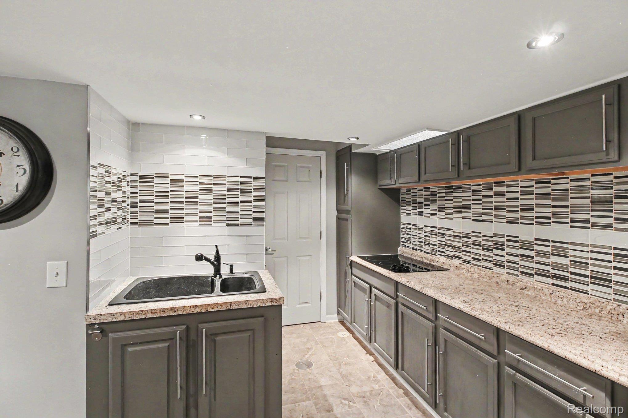 956 Callaway Court Howell, MI 48843 - Photo 18 of 35 011_file_7705.jpg
