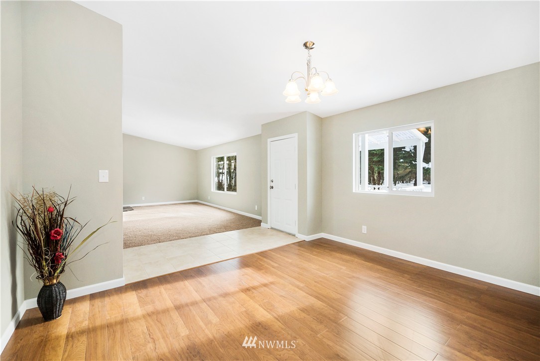 637 Southwest Lider Road Port Orchard, WA 98367 - Photo 2 of 17 Gallery Image 2