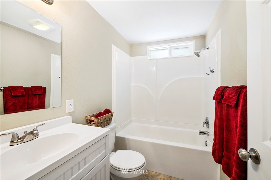 637 Southwest Lider Road Port Orchard, WA 98367 - Photo 12 of 17 Gallery Image 12