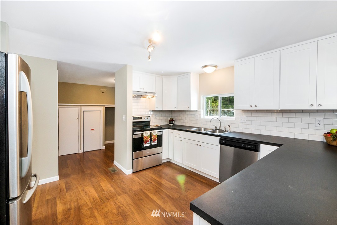637 Southwest Lider Road Port Orchard, WA 98367 - Photo 8 of 17 Gallery Image 8