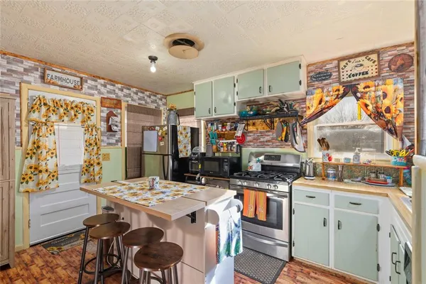 $89,900 | 915 South Neches Street, Coleman, TX 76834