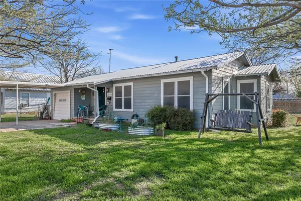 $89,900 | 915 South Neches Street, Coleman, TX 76834