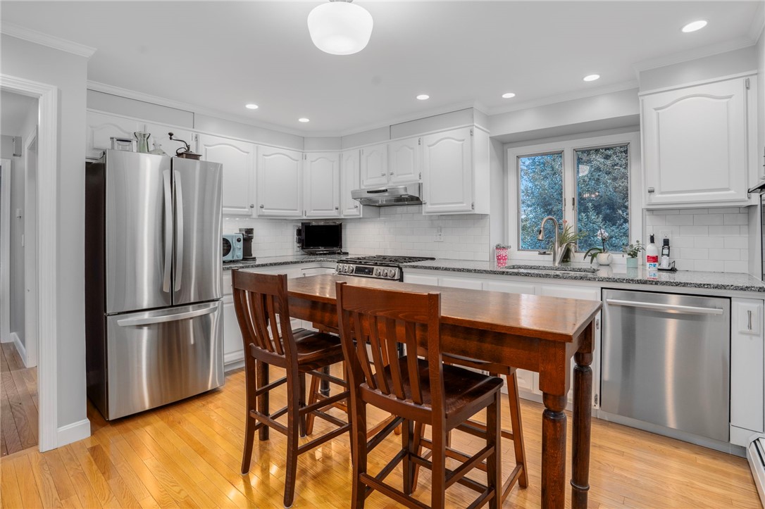 74 Maize Corn Road Portsmouth, RI 02871 - Photo 4 of 33