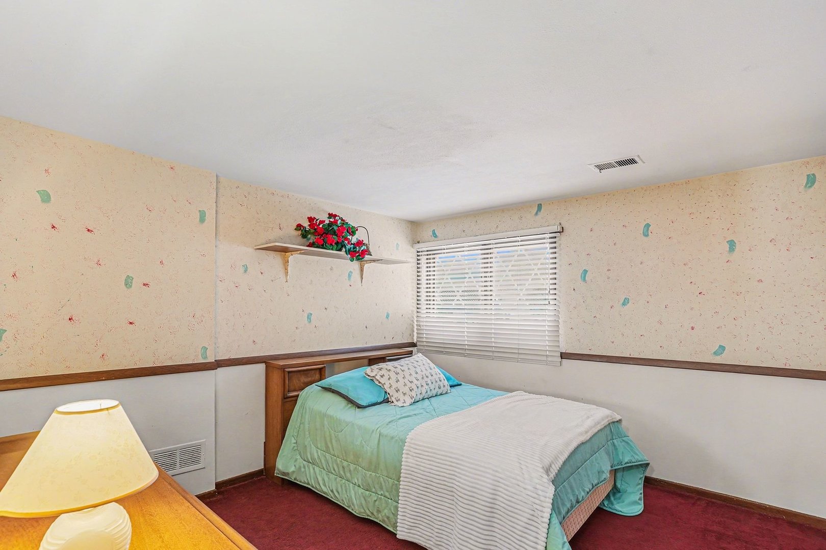 14550 Raneys Lane Orland Park, IL 60462 - Photo 21 of 27 a bedroom with a bed and a potted plant