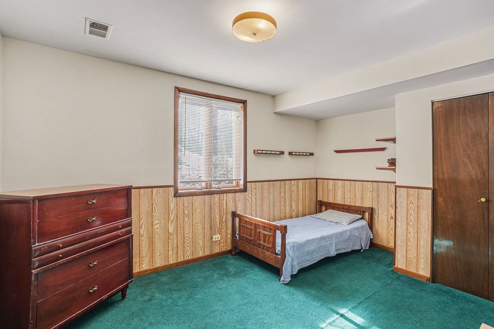 14550 Raneys Lane Orland Park, IL 60462 - Photo 23 of 27 a spacious bedroom with a bed and a window
