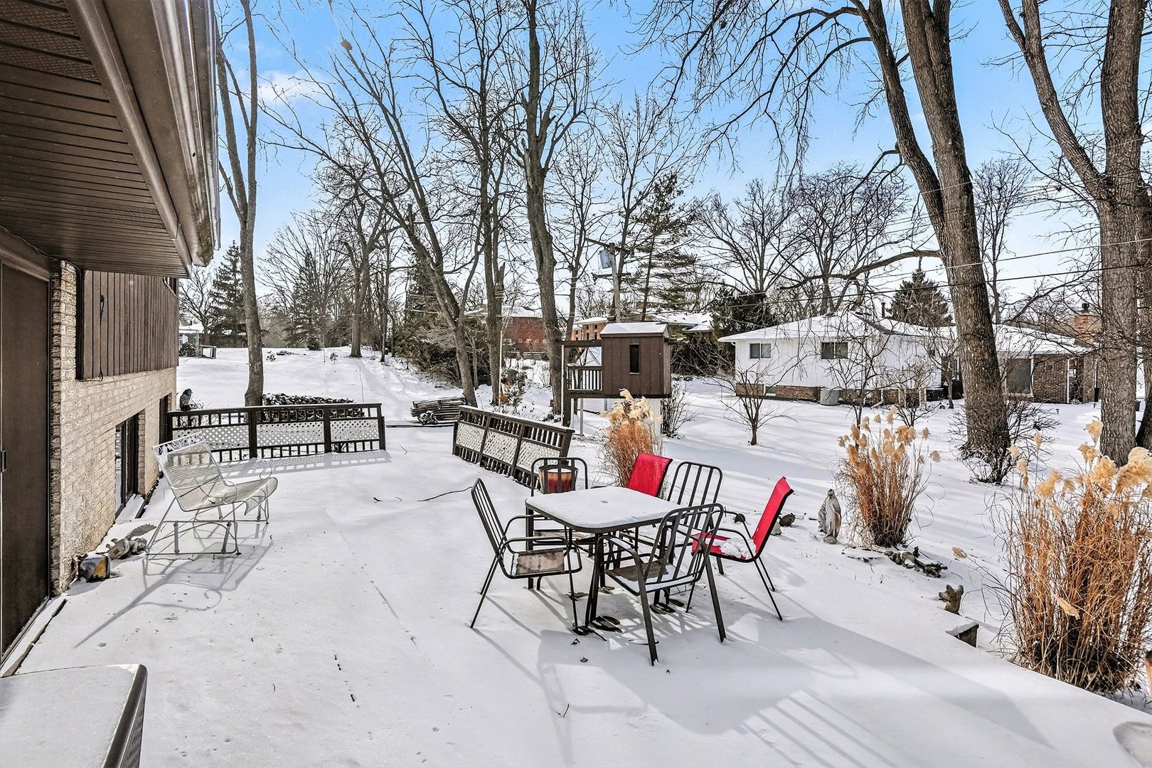 14550 Raneys Lane Orland Park, IL 60462 - Photo 26 of 27 a view of a backyard with sitting area
