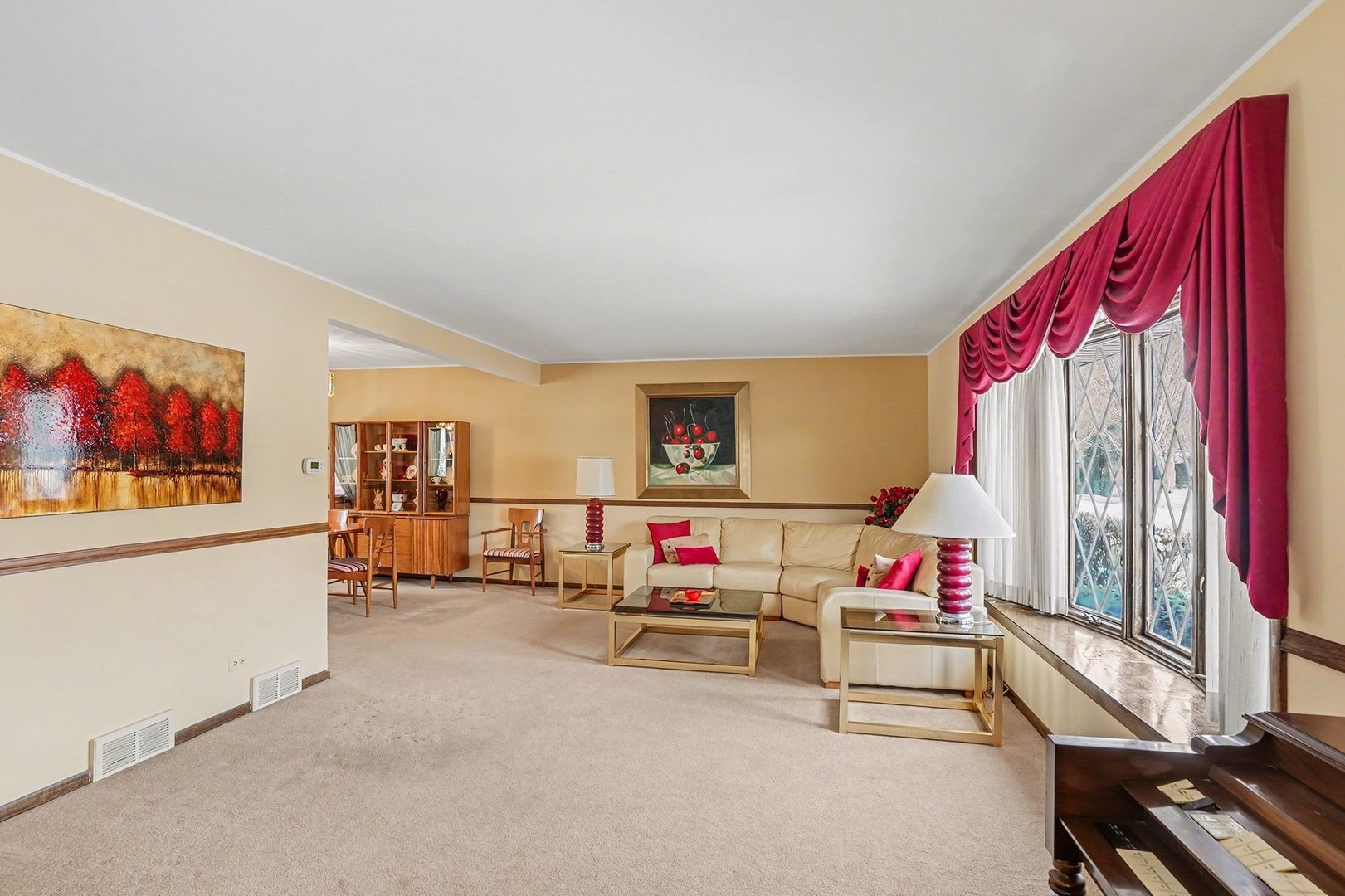 14550 Raneys Lane Orland Park, IL 60462 - Photo 3 of 27 a living room with furniture and a flat screen tv