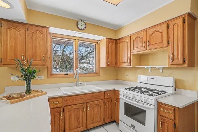 $450,000 | 14550 Raneys Lane, Orland Park, IL 60462