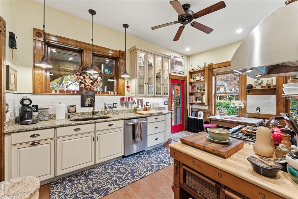 1176 Worthington Street Springfield, MA 01109 - Photo 13 of 42