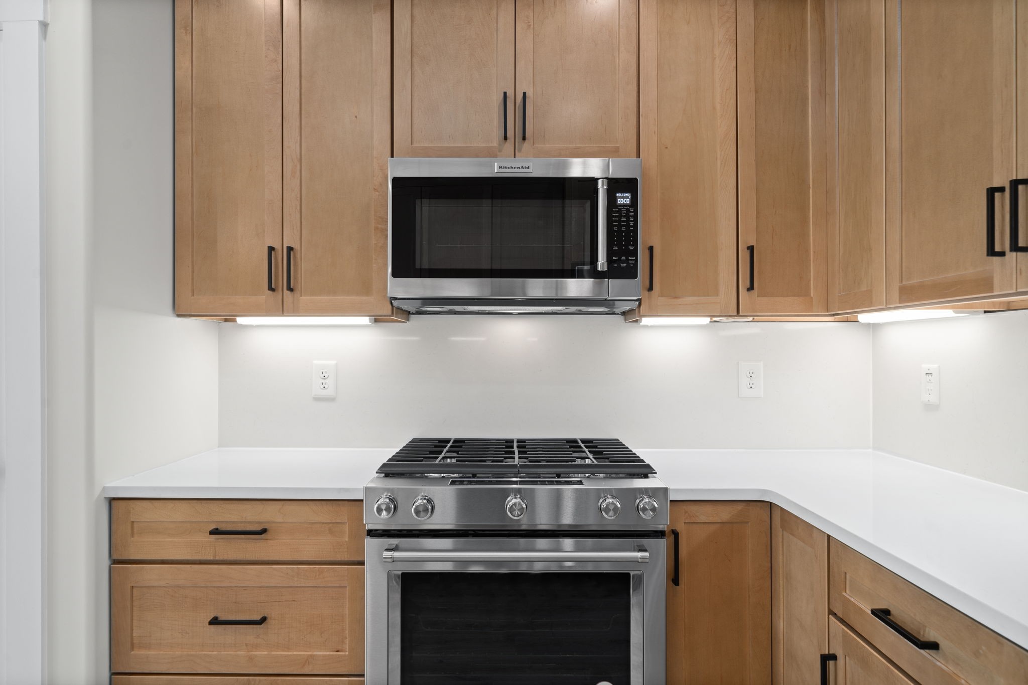 1045 Gratton Road Clarksville, TN 37043 - Photo 12 of 38 a stove top oven sitting inside of a kitchen