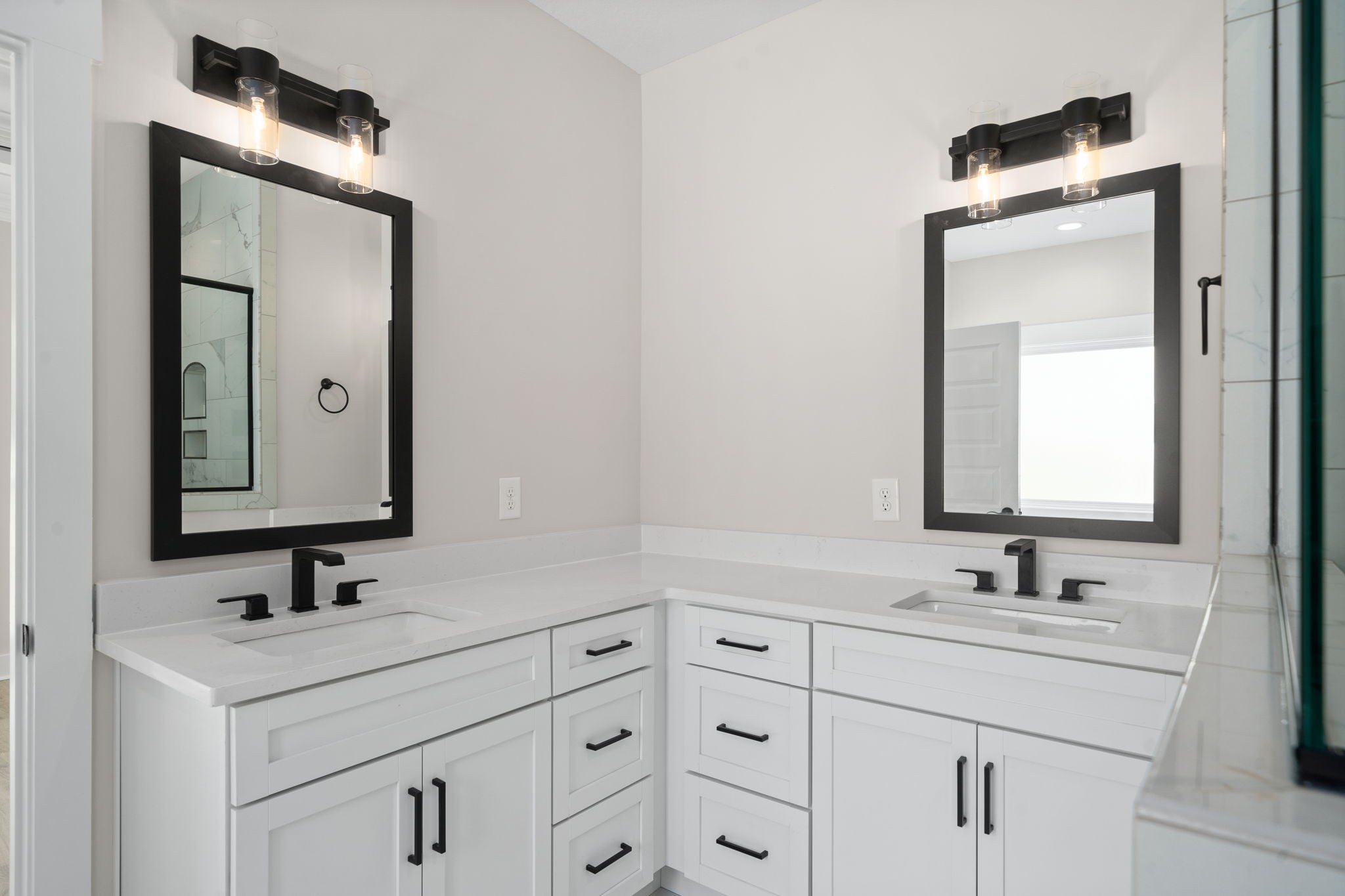 1045 Gratton Road Clarksville, TN 37043 - Photo 19 of 38 a bathroom with a sink and a mirror