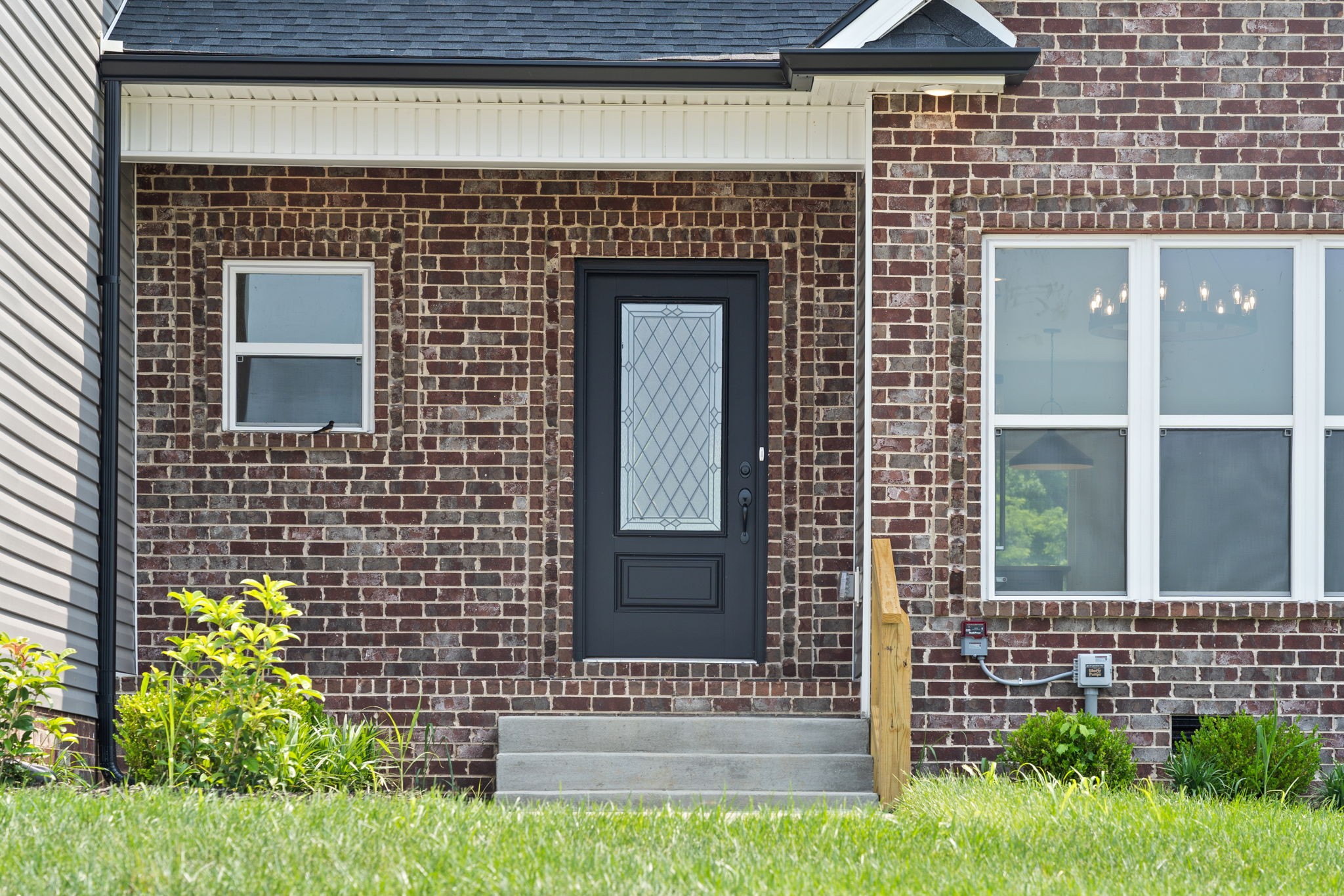 1045 Gratton Road Clarksville, TN 37043 - Photo 2 of 38 a front view of a house with a garden