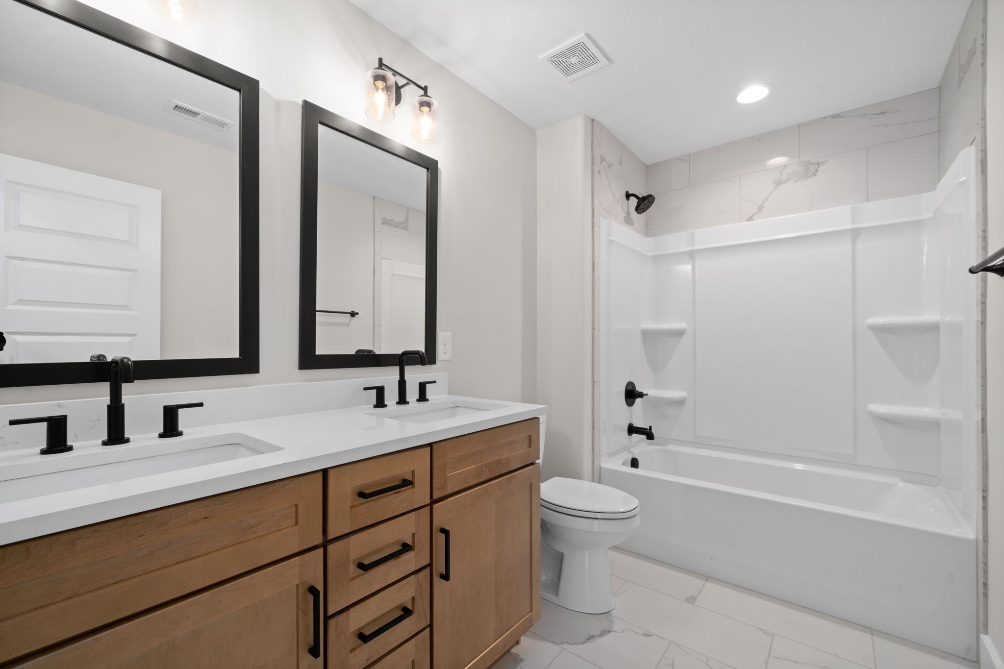 1045 Gratton Road Clarksville, TN 37043 - Photo 27 of 38 a bathroom with a double vanity sink toilet mirror and bathtub