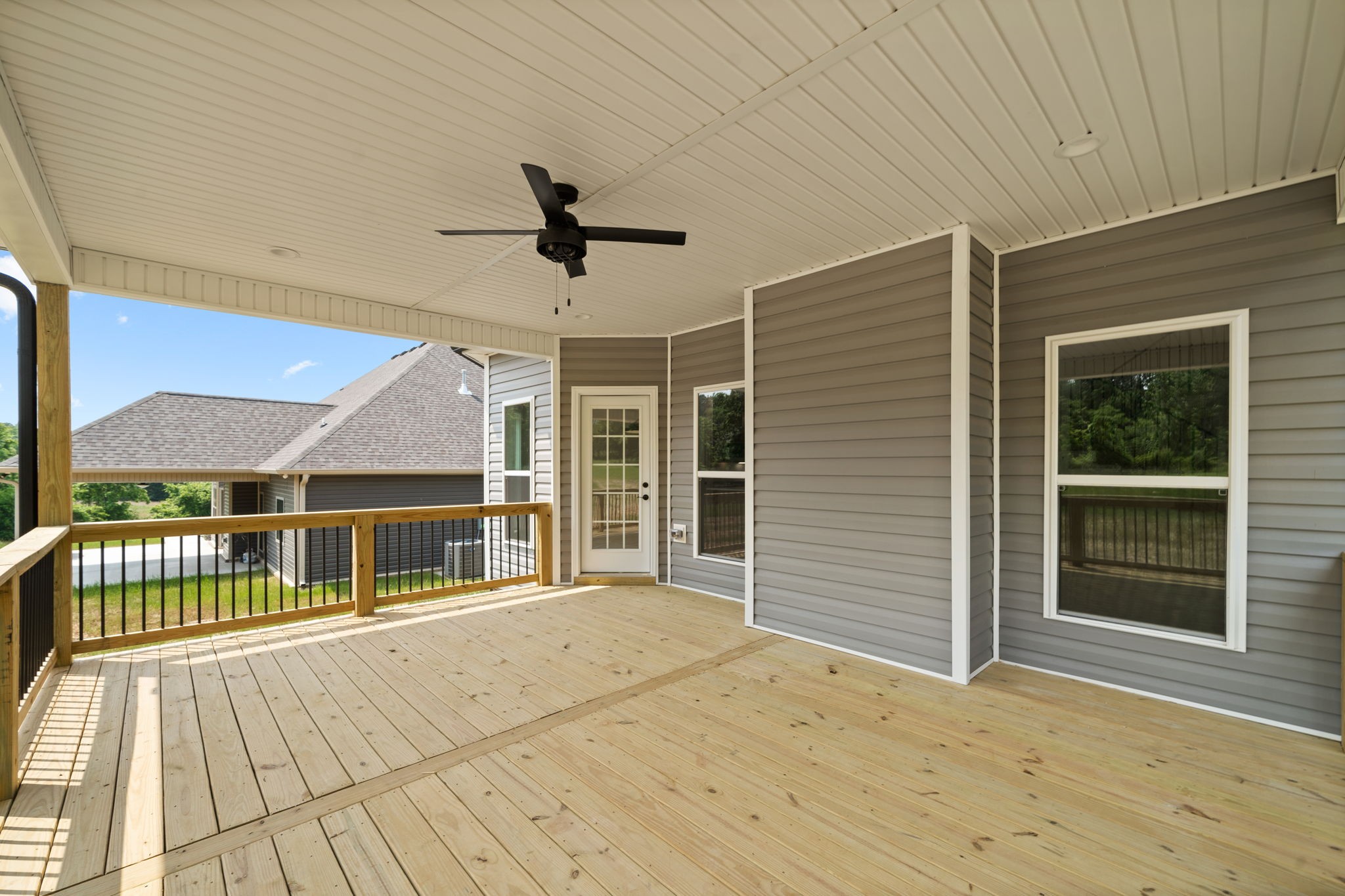 1045 Gratton Road Clarksville, TN 37043 - Photo 33 of 38 a view of a house with a balcony