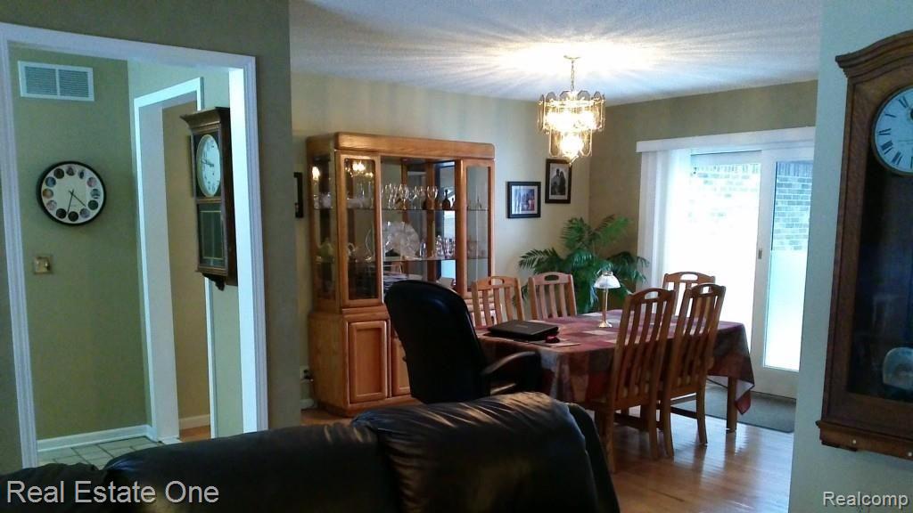 1220 Ruby Avenue Rochester Hills, MI 48309 - Photo 4 of 32