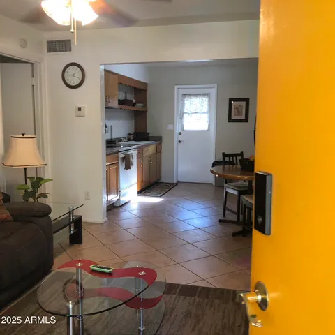 $1,195 | 2103 South Granada Drive, Unit 2, Tempe, AZ 85282
