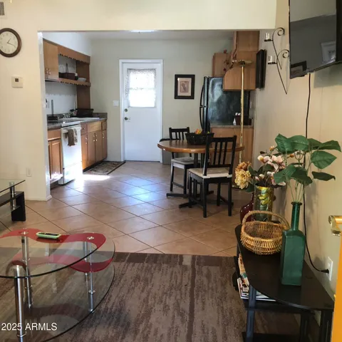 $1,195 | 2103 South Granada Drive, Unit 2, Tempe, AZ 85282