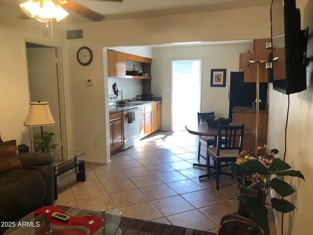 $1,195 | 2103 South Granada Drive, Unit 2, Tempe, AZ 85282