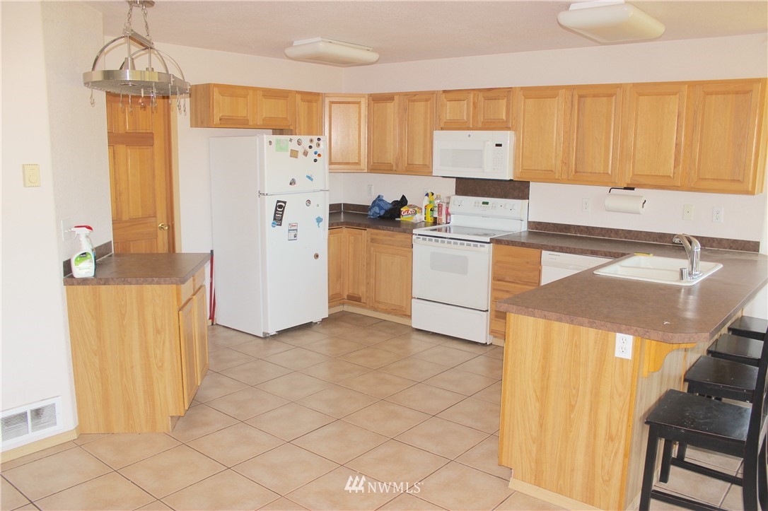 18015 Wakly Lane Southwest Rochester, WA 98579 - Photo 11 of 33