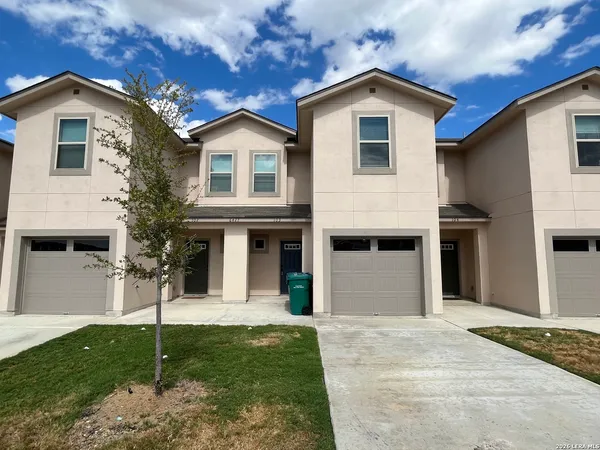 $1,425 | 6427 Luglio Lane, Unit 103, San Antonio, TX 78233