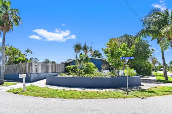 $3,900 | 1032 West Jennings Street, Lantana, FL 33462