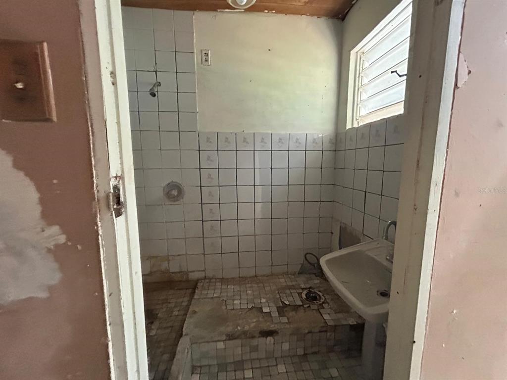 5 Calle Barceloneta, PR 00617 - Photo 14 of 40 a bathroom with a shower