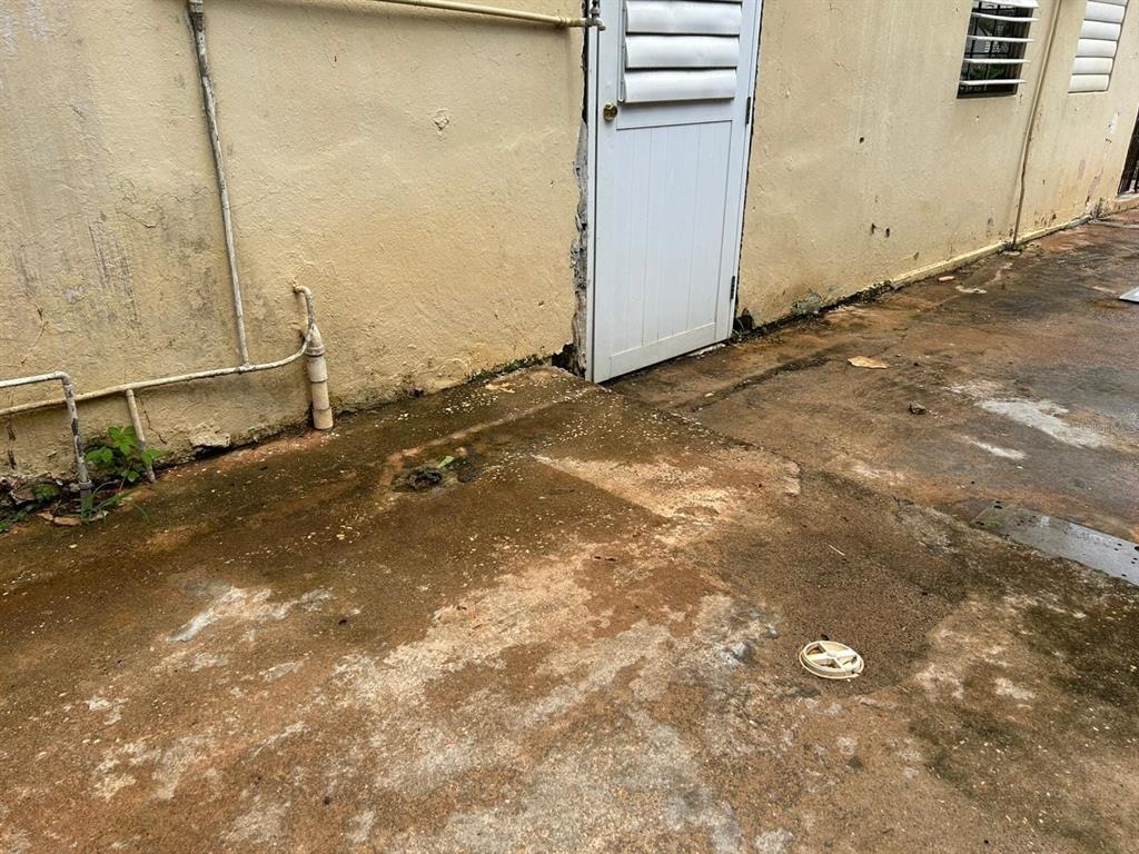 5 Calle Barceloneta, PR 00617 - Photo 21 of 40 a view of a garage