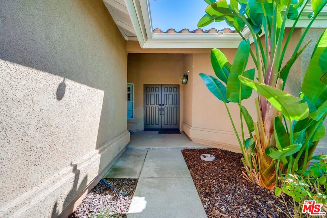 32377 Corte Santa Catalina Temecula, CA 92592 - Photo 2 of 27 a view of entryway with a rug