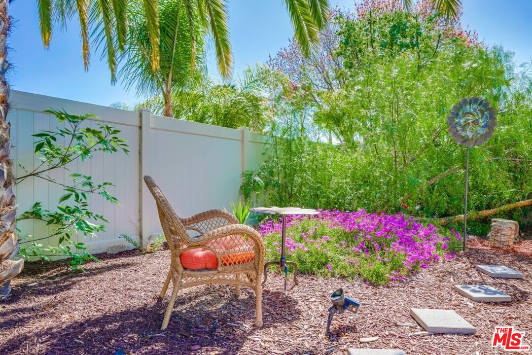 32377 Corte Santa Catalina Temecula, CA 92592 - Photo 25 of 27 a backyard of a house with outdoor seating