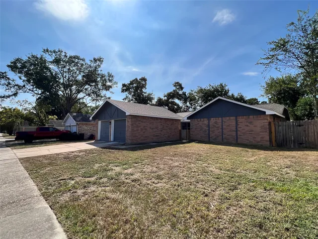 a house view with a outdoor space