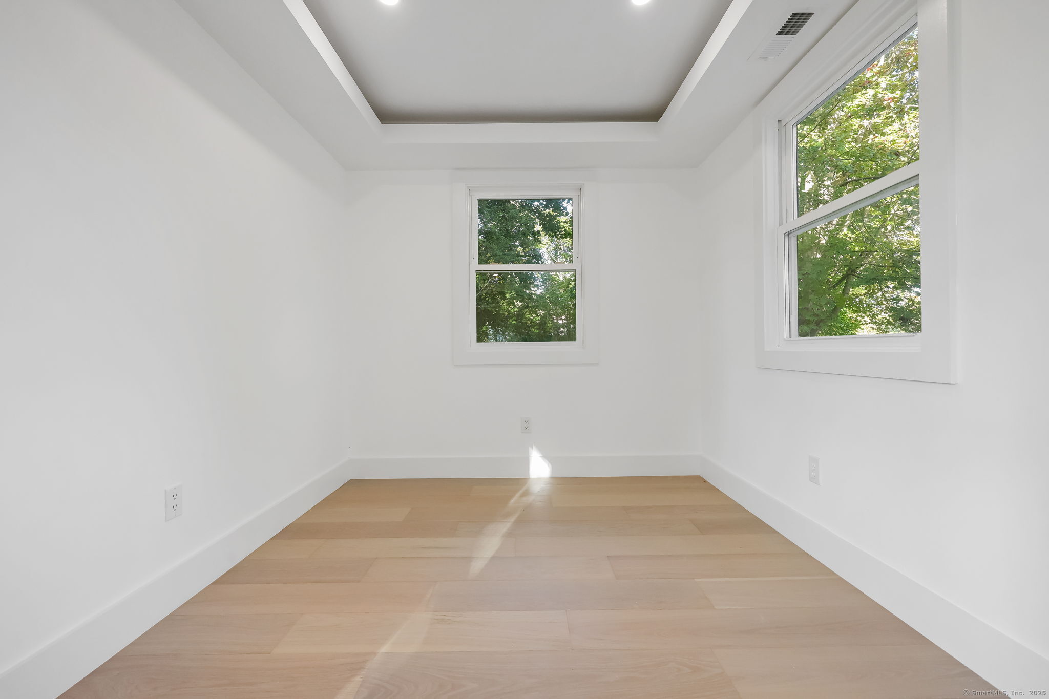 294 Thimble Island Road Branford, CT 06405 - Photo 17 of 39 an empty room with a window