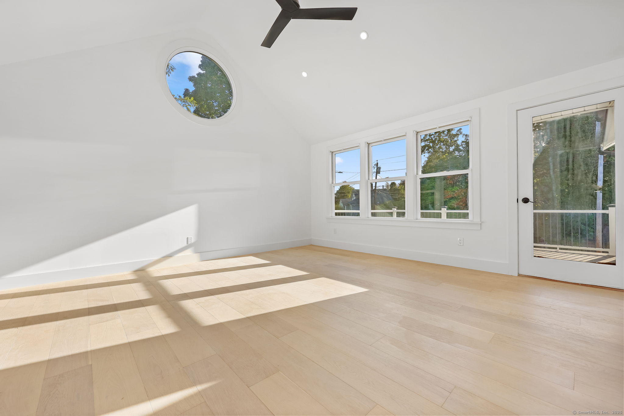 294 Thimble Island Road Branford, CT 06405 - Photo 27 of 39 a view of an empty room with a window