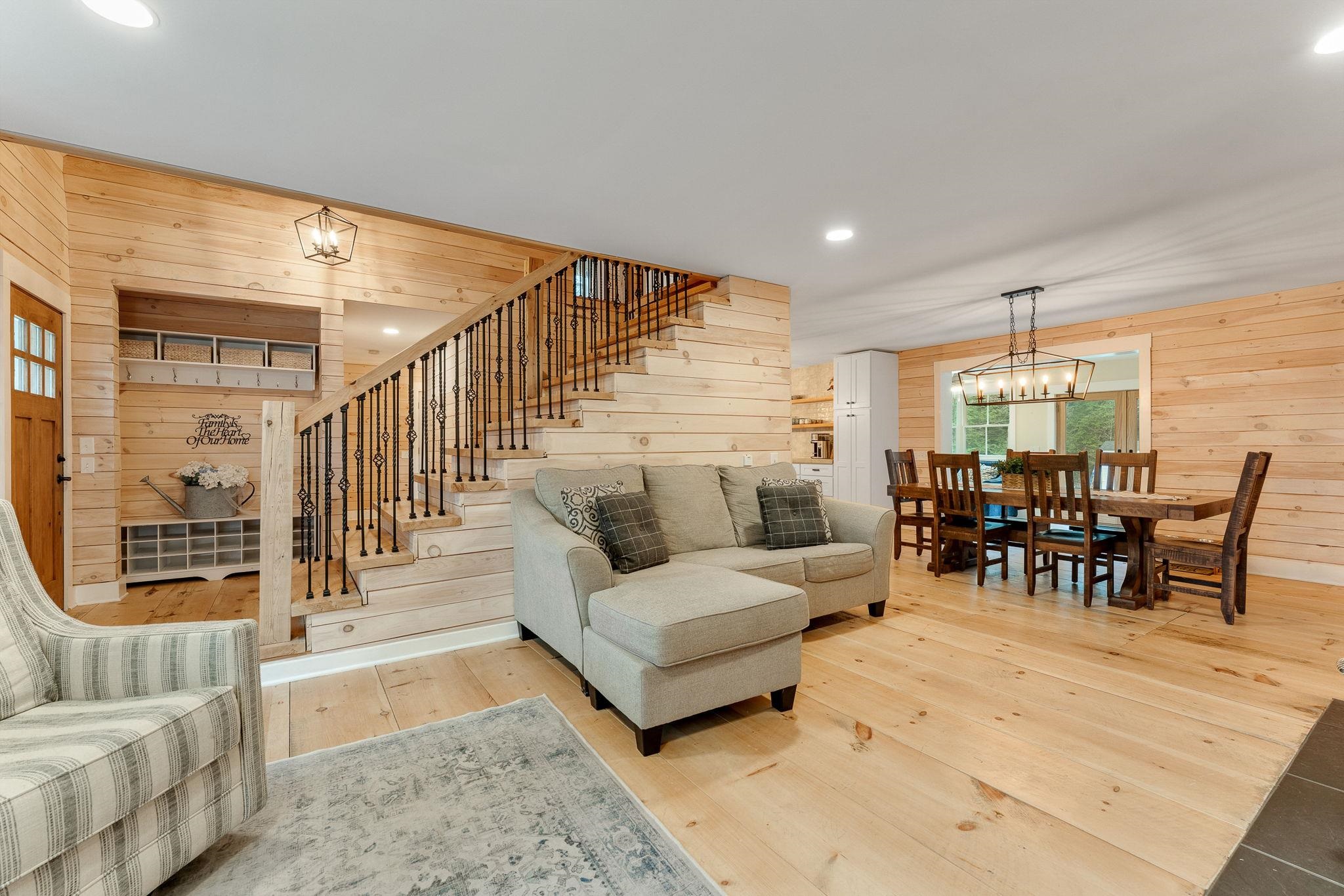 163 East Countryside Road Waterbury, VT 05676 - Photo 5 of 59