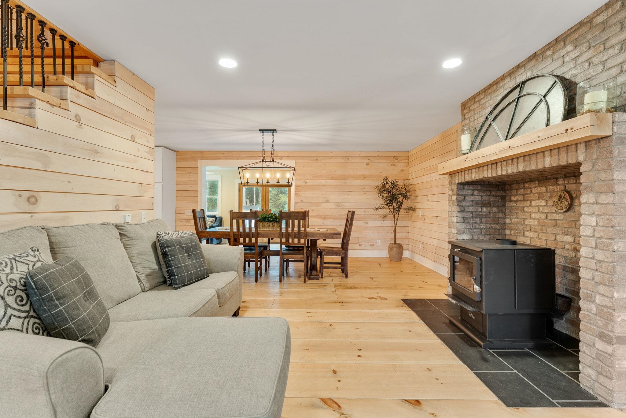 163 East Countryside Road Waterbury, VT 05676 - Photo 10 of 59