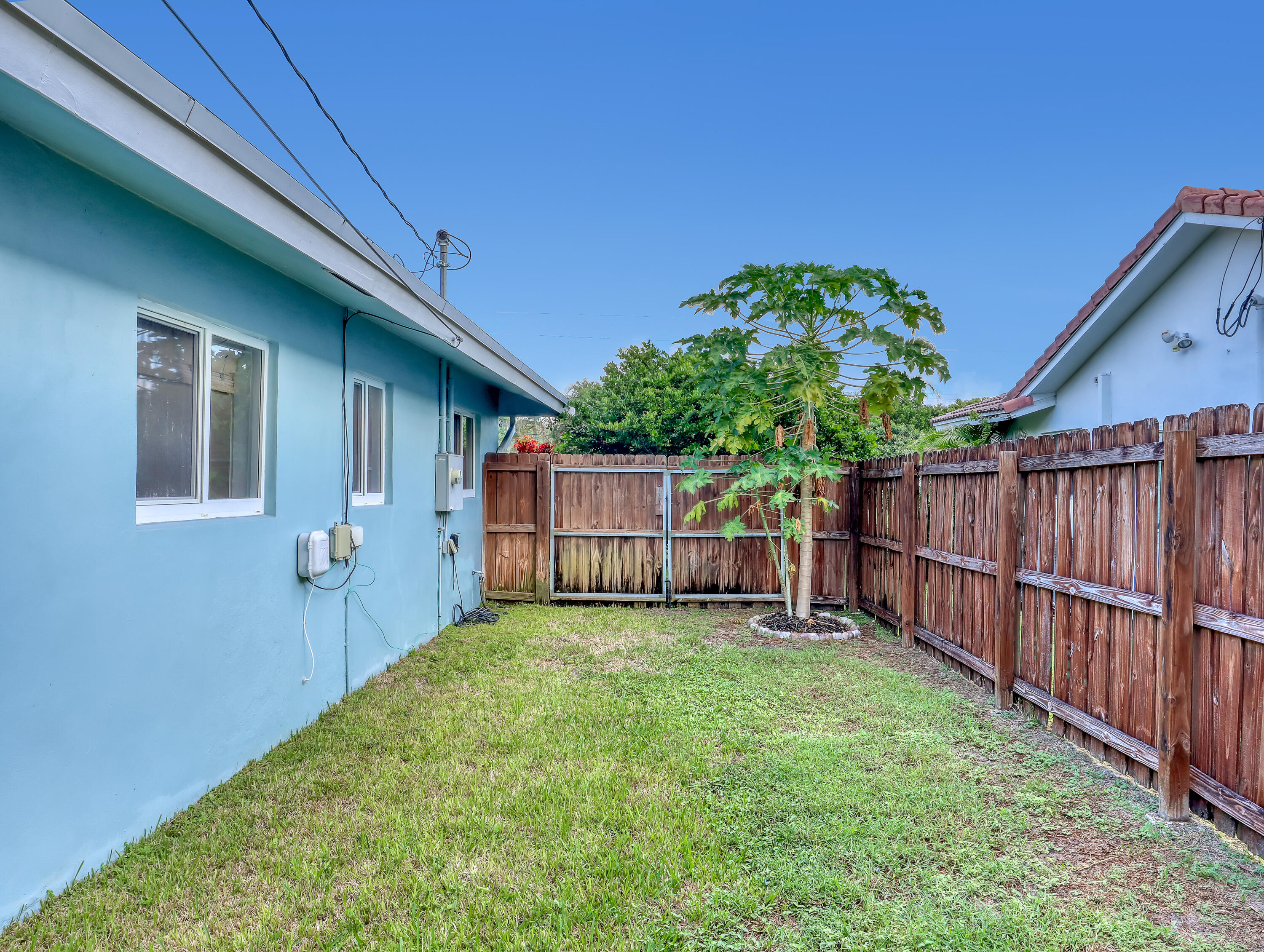 1298 Northwest 4th Street Boca Raton, FL 33486 - Photo 30 of 36 a view of a backyard