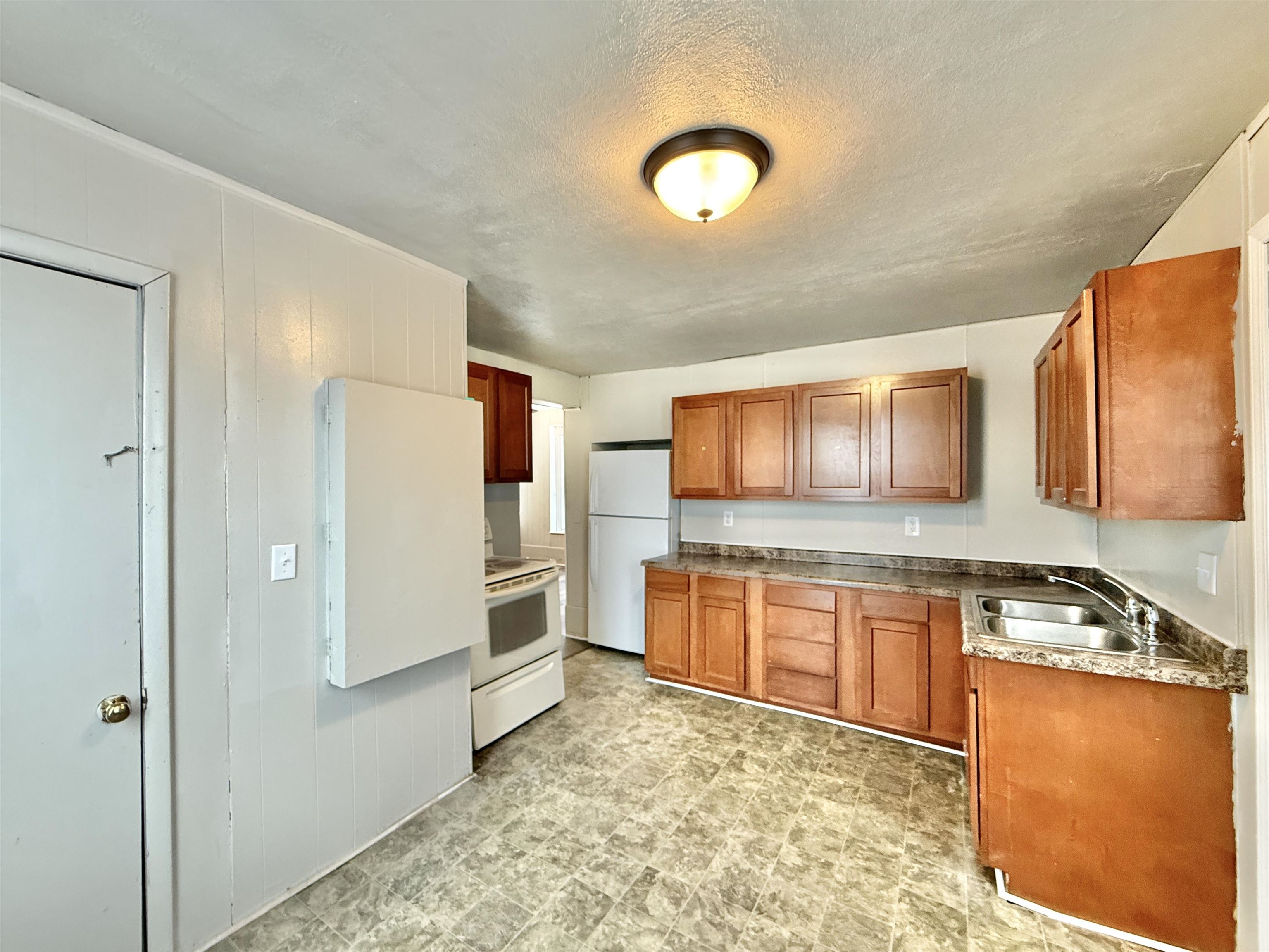 860 Elm Street Beloit, WI 53511 - Photo 4 of 20