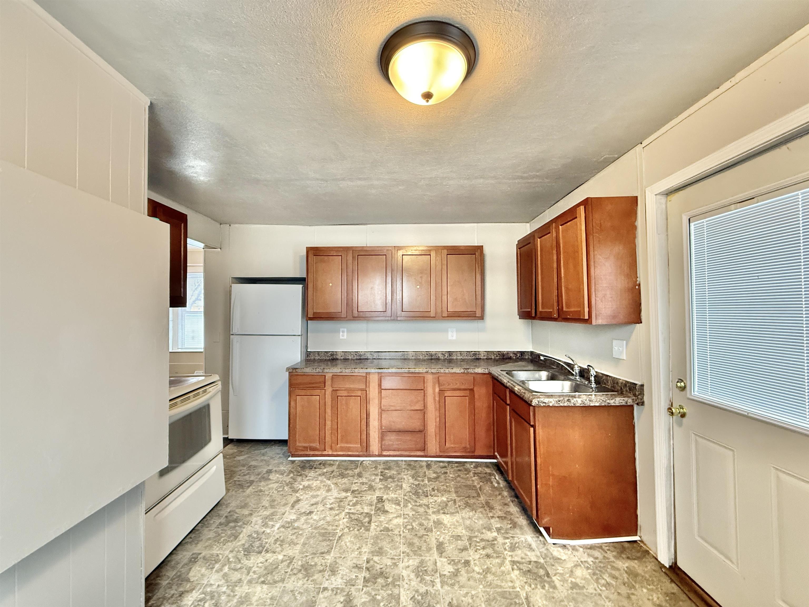 860 Elm Street Beloit, WI 53511 - Photo 5 of 20