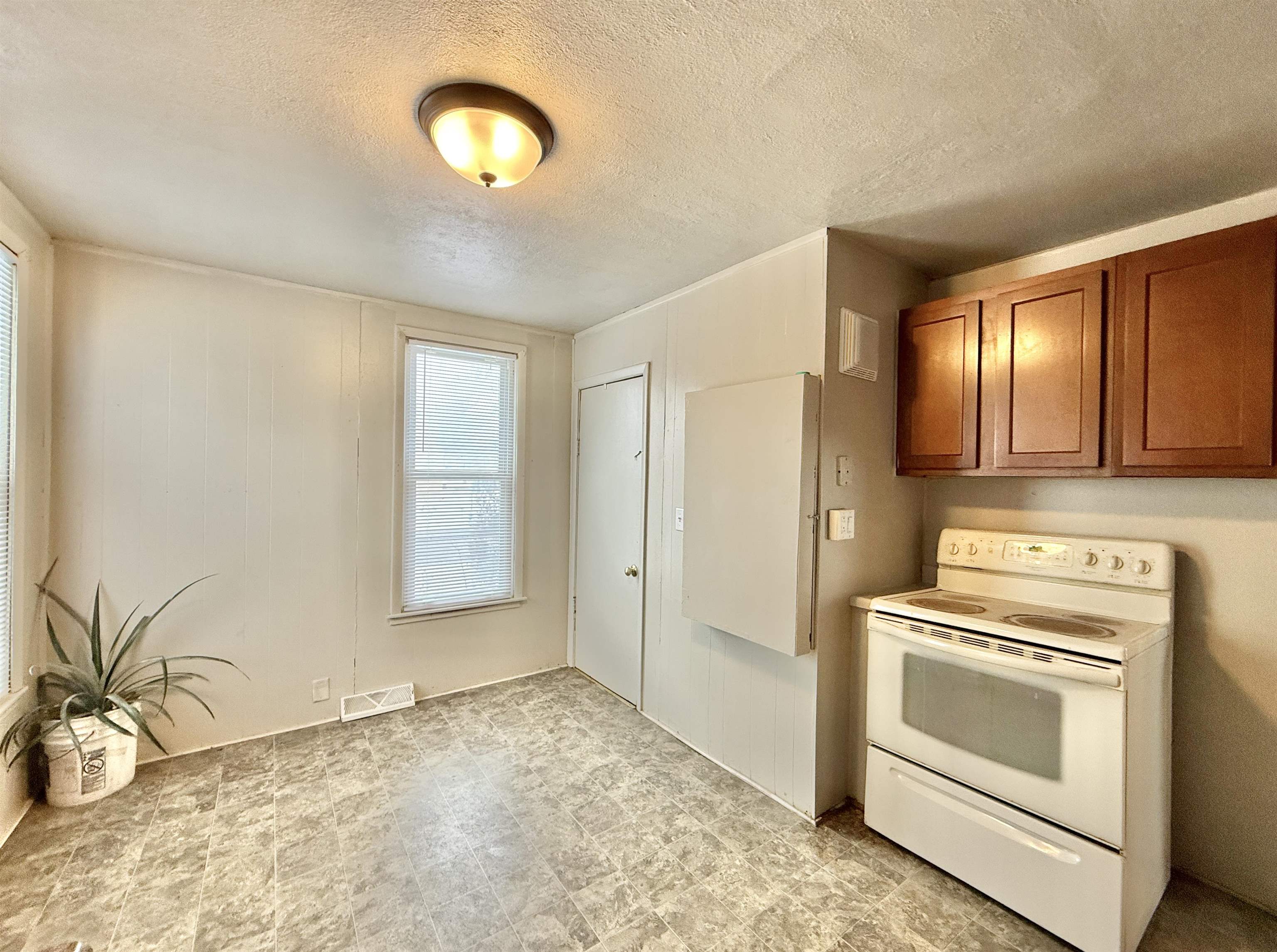 860 Elm Street Beloit, WI 53511 - Photo 6 of 20