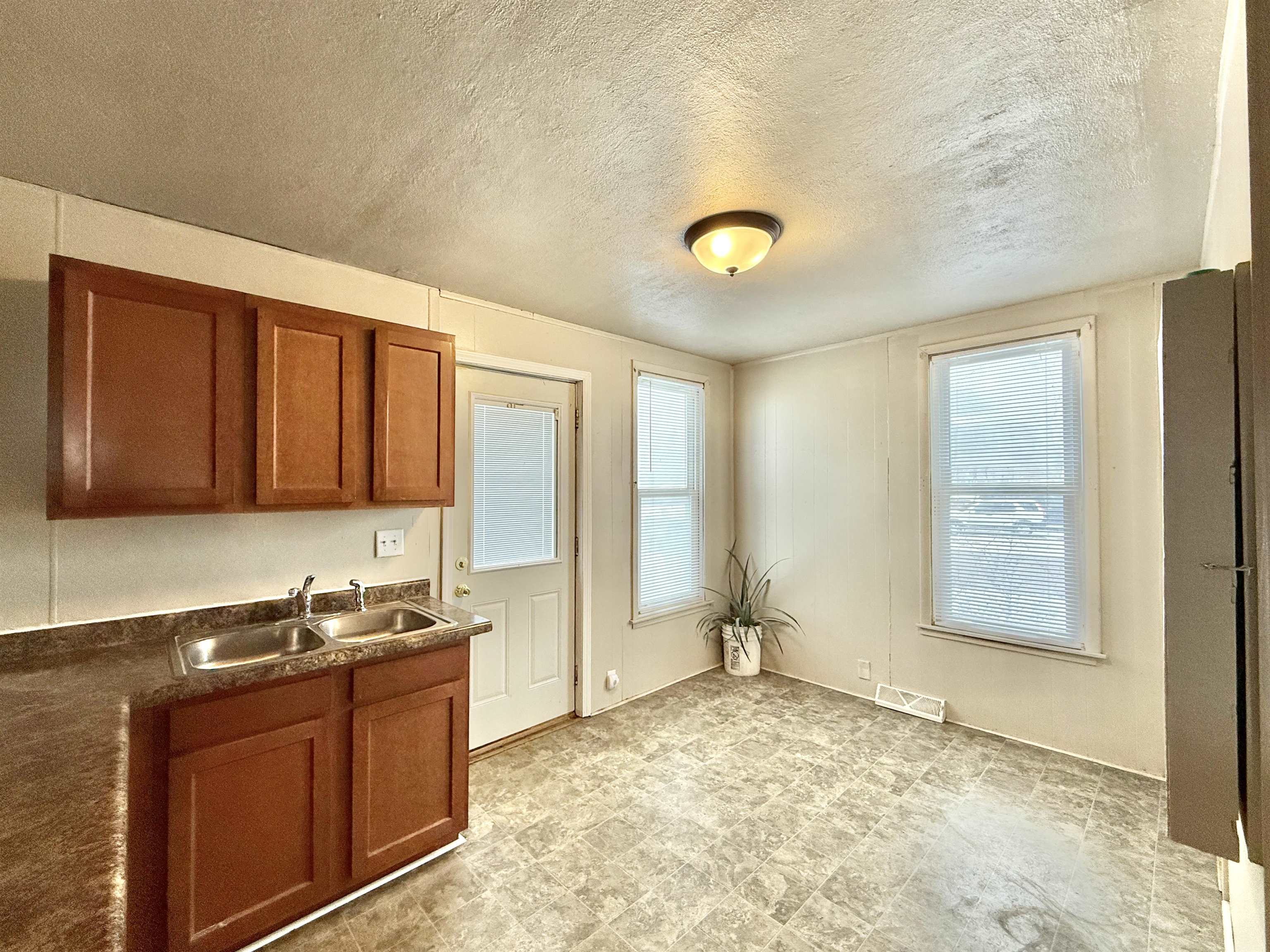 860 Elm Street Beloit, WI 53511 - Photo 7 of 20